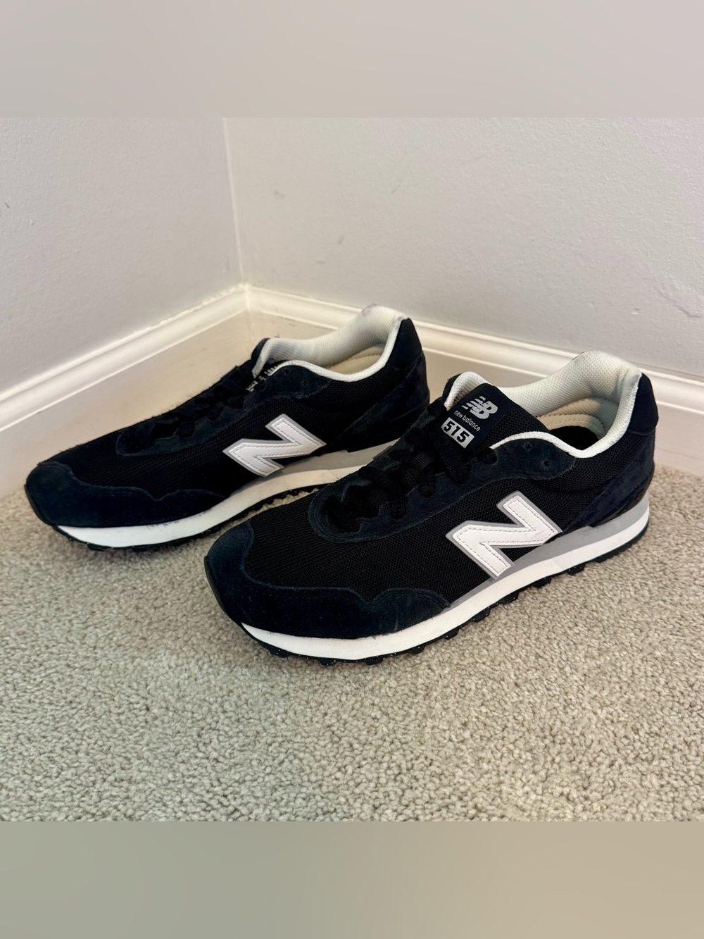 New Balance Women’s Black and White 515 Retro - size 8